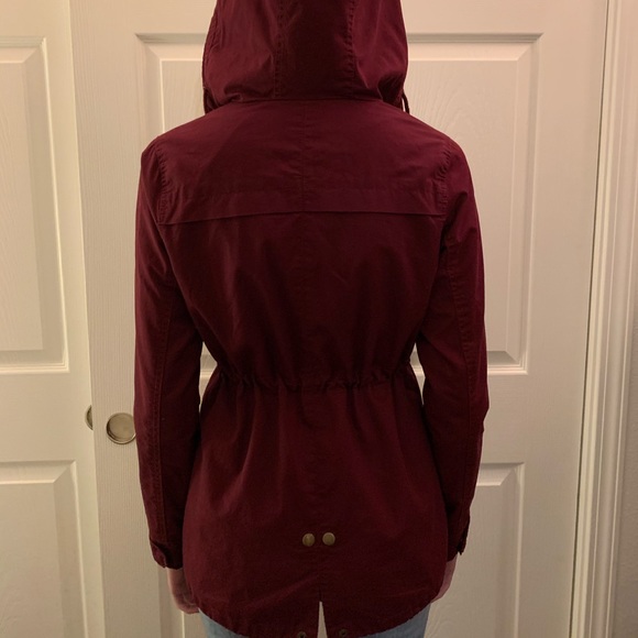 Adjustable Drawstring Utility Rain Jacket - Picture 8 of 8